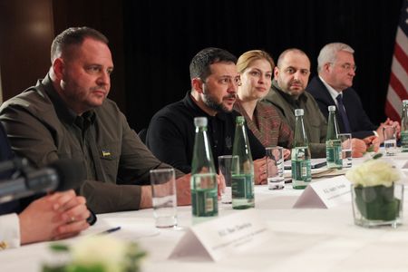 tagreuters.com2025binary_LYNXMPEL4H08W-VIEWIMAGE