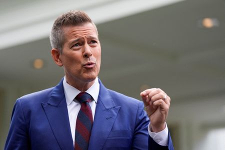 tagreuters.com2025binary_LYNXMPEL6S18D-VIEWIMAGE