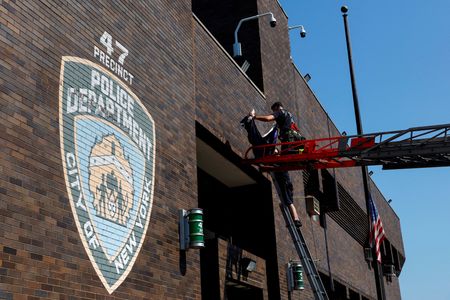 tagreuters.com2025binary_LYNXMPEL6S18S-VIEWIMAGE