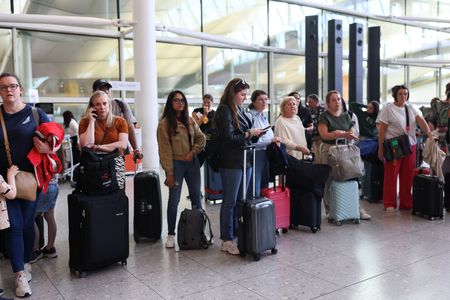 tagreuters.com2025binary_LYNXMPEL6T114-VIEWIMAGE