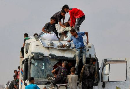 tagreuters.com2025binary_LYNXMPEL7B0N2-VIEWIMAGE