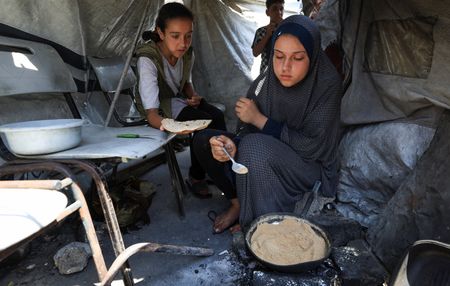 tagreuters.com2025binary_LYNXMPEL7L078-VIEWIMAGE