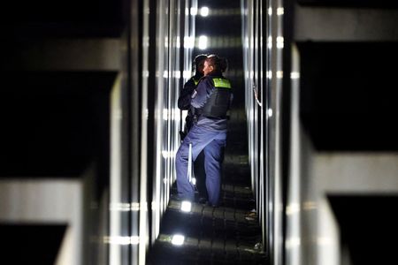 tagreuters.com2025binary_LYNXNPEL1L072-VIEWIMAGE