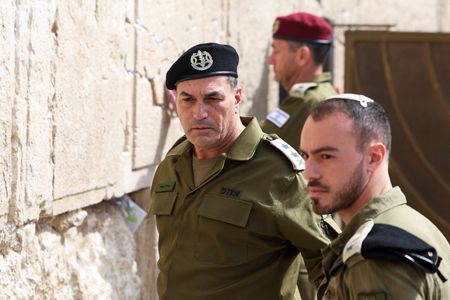 tagreuters.com2025binary_LYNXNPEL240HE-VIEWIMAGE