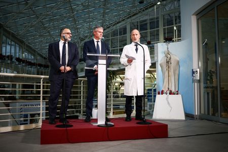 tagreuters.com2025binary_LYNXNPEL2L088-VIEWIMAGE