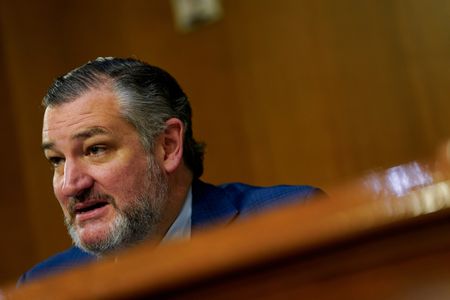 tagreuters.com2025binary_LYNXNPEL2Q0WH-VIEWIMAGE